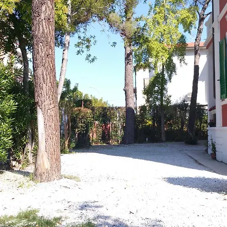 Regina Bed & Breakfast 4*